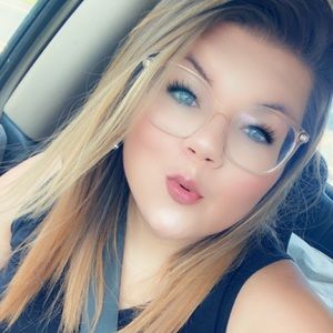 Meet your Posher, Elissa